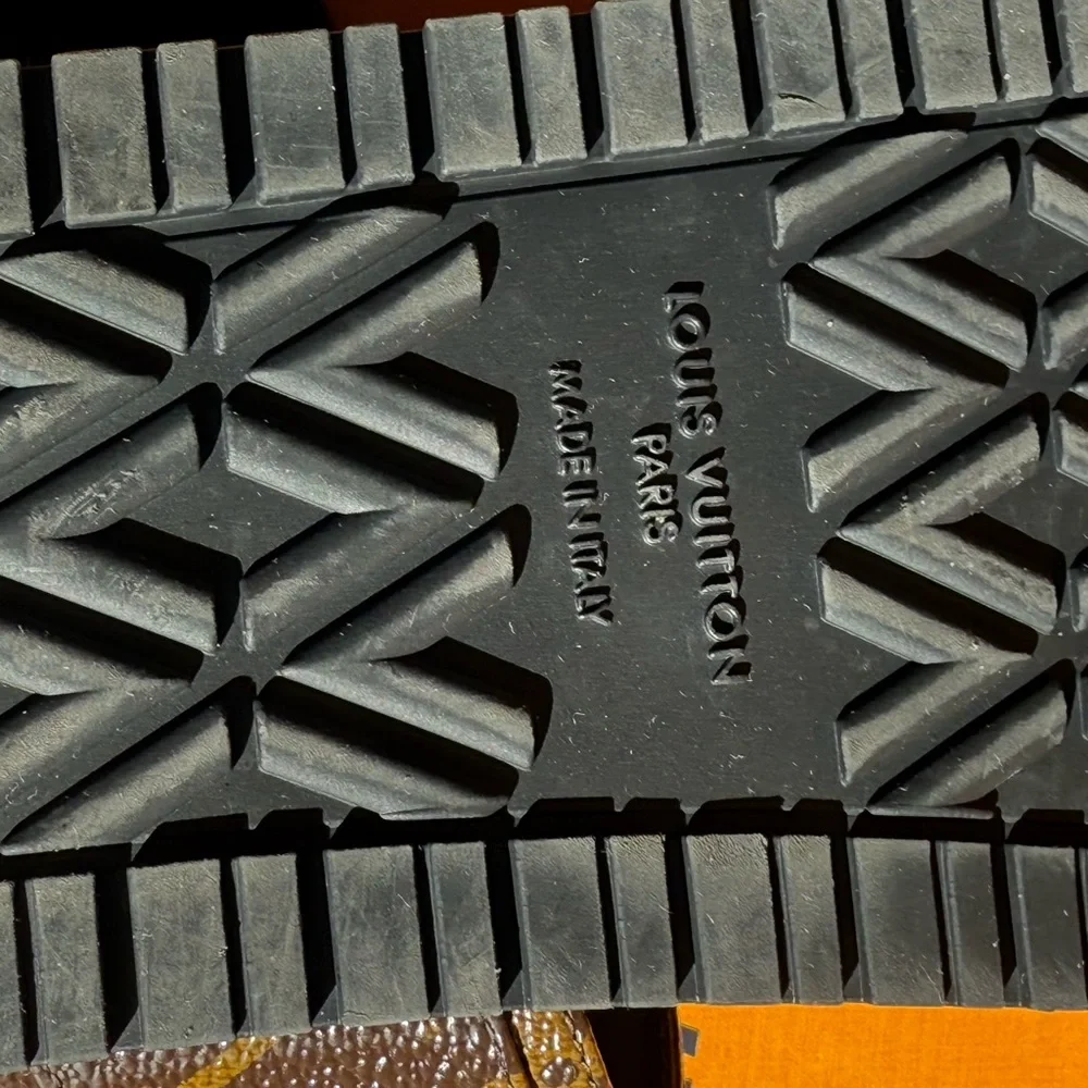 Louis Vuitton Bom Dia Flat Comfort Mules - Picture 13 of 15